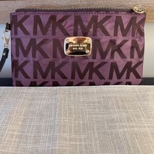 Michael Kors Jet Set Lg Zip Clutch Wristlet